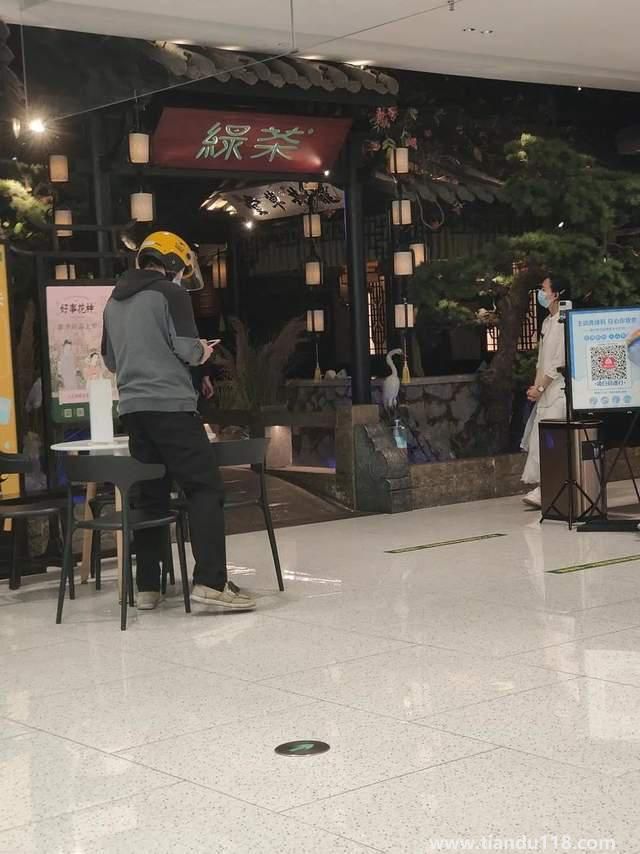 网红店的没落 从无人排队开始 你怎么看