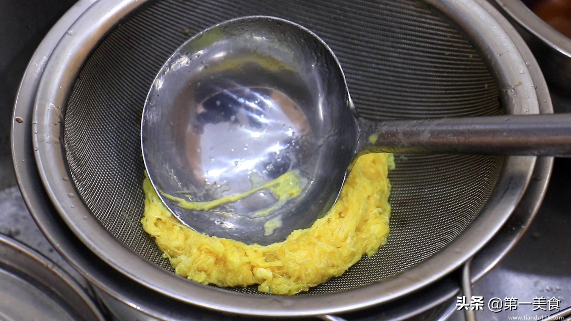 普通蛋炒饭的做法简单步骤(怎样做蛋炒饭最好吃)(图6) 普通蛋炒饭的做法简单步骤(怎样做蛋炒饭最好吃)(图6)