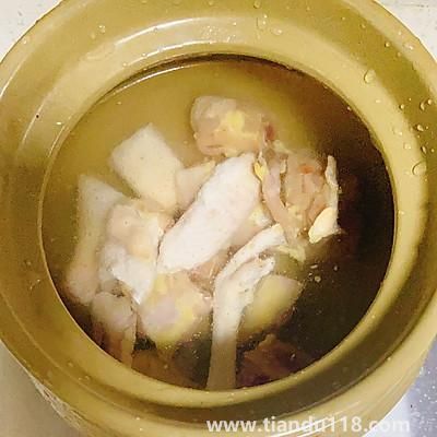 椰子炖鸡汤的做法（椰子炖鸡汤怎么做）(图4)