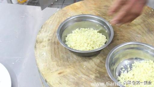 蒜蓉虾的做法(蒜蓉虾怎么做)(图4) 蒜蓉虾的做法(蒜蓉虾怎么做)(图4)
