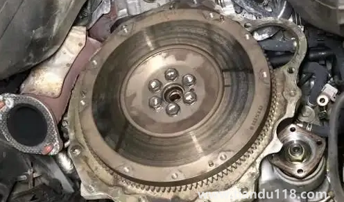 汽车飞轮坏了必须马上换吗(汽车飞轮坏了的表现)(图3) 汽车飞轮坏了必须马上换吗3