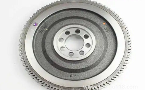 汽车飞轮坏了必须马上换吗（汽车飞轮坏了的表现）