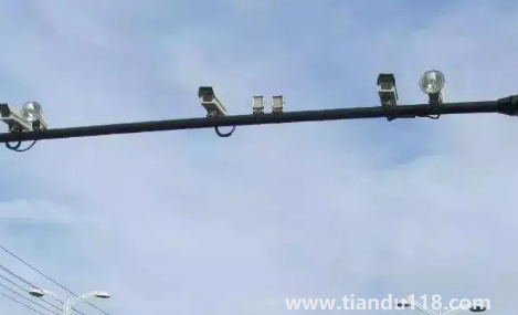 测速摄像头闪光是不是被拍了3