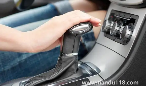 车熄火后还有嗡嗡嗡的声音以前没有（汽油机加油门就熄火是怎么回事）