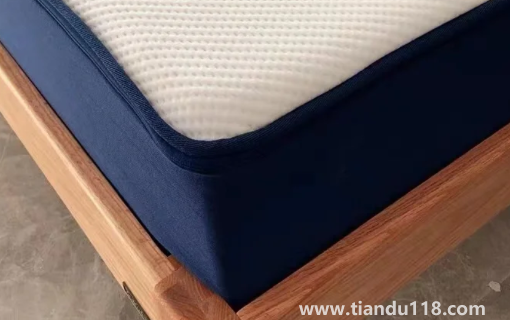 蓝盒子和酒店的床哪个软（蓝盒子床垫怎么样）