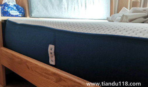 蓝盒子床垫太软了睡觉腰酸背疼正常吗（蓝盒子床垫太软怎么退货）