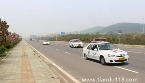 科三挂了4次驾校能帮忙吗（科目三找人花钱能过吗）