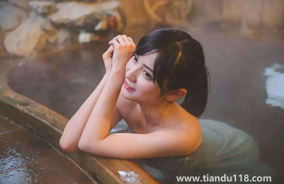 女人泡温泉会得妇科病吗（女生泡温泉需要准备哪些东西）