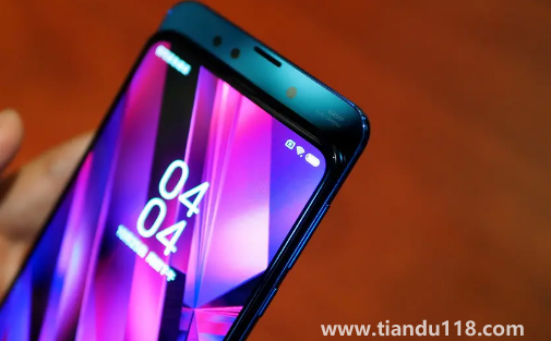 荣耀Magic5是曲面屏吗2