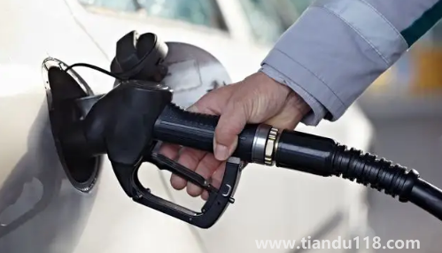 半合成机油开一年还能用吗（全合成机油开了一万五公里有事吗）