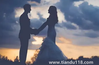 好朋友的婚期相邻能参加吗(两个新娘见面的破解方法有哪些)(图3) 好朋友的婚期相邻能参加吗3