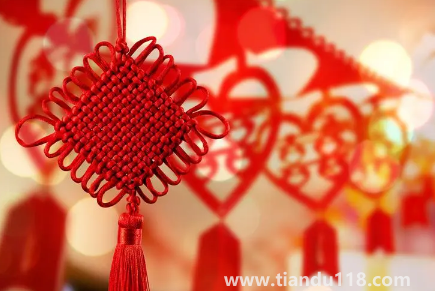一进门看见中国结好吗（中国结适不适合挂在家中）