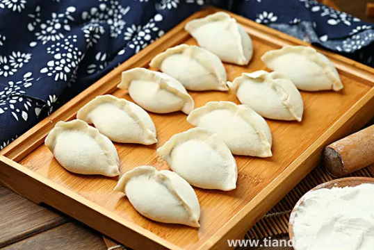 刚包好的饺子如何保存在冰箱（饺子能冻多久）
