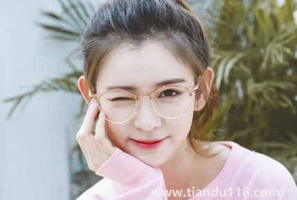网上配的眼镜戴着晕能退吗（网上配的眼镜戴上头晕是怎么回事）