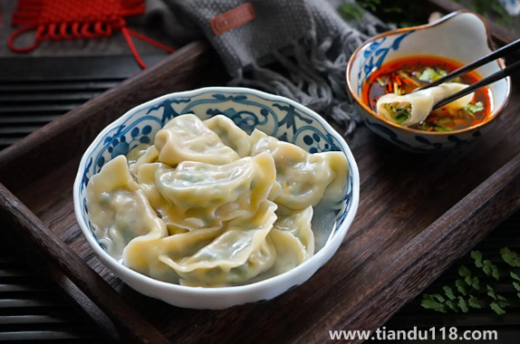 饺子浮起来还要煮多久（煮饺子用冷水还是热水）